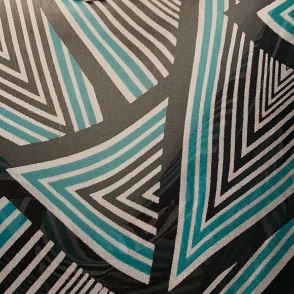 Black, green, white woman’s tank style shirt. Loose fitting too w/ fitted waist - Picture 9 of 11